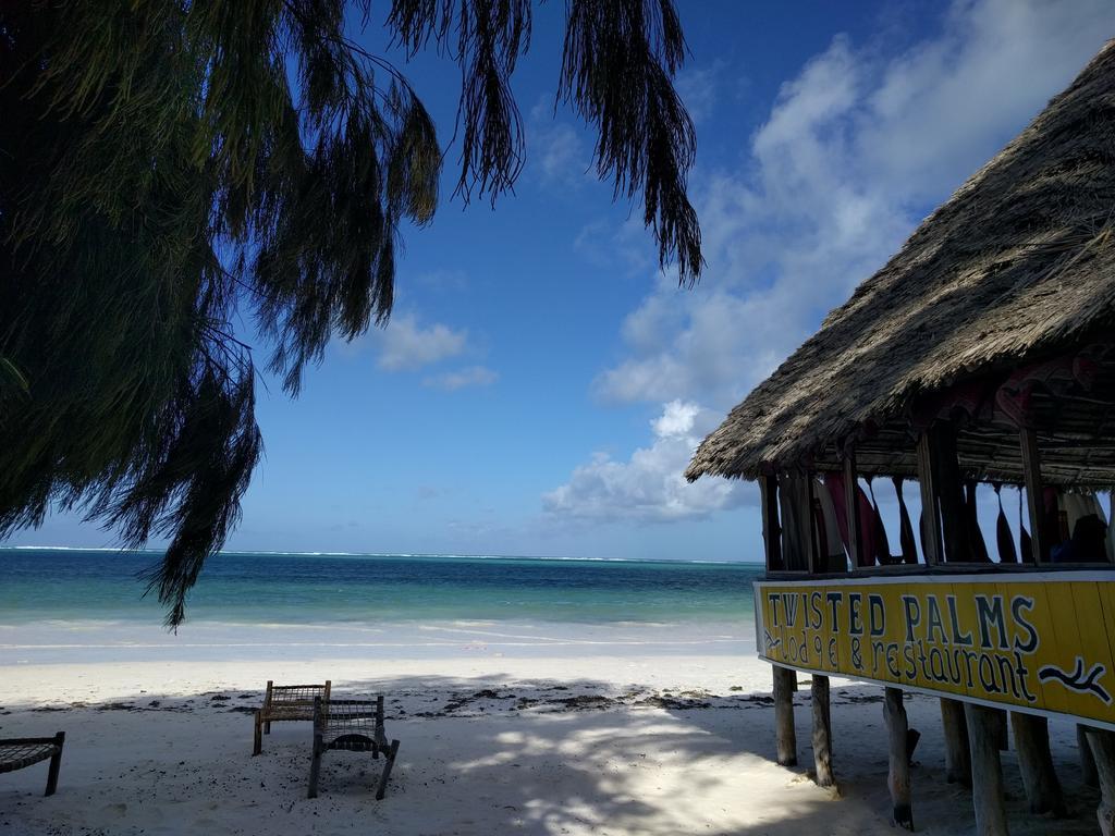 Twisted Palms Lodge & Restaurant ブウェワウ エクステリア 写真