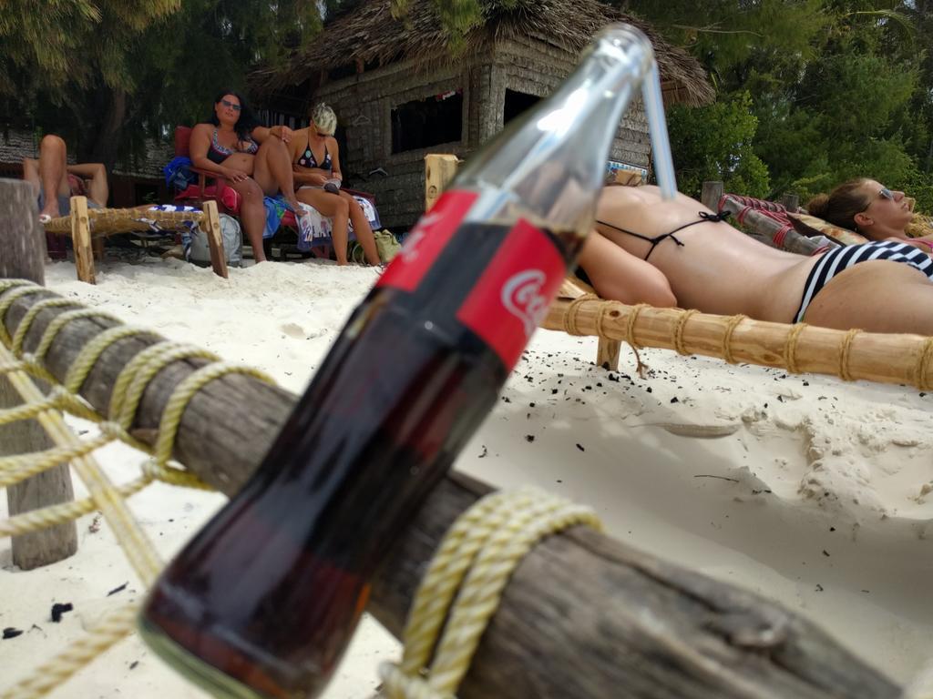 Twisted Palms Lodge & Restaurant ブウェワウ エクステリア 写真