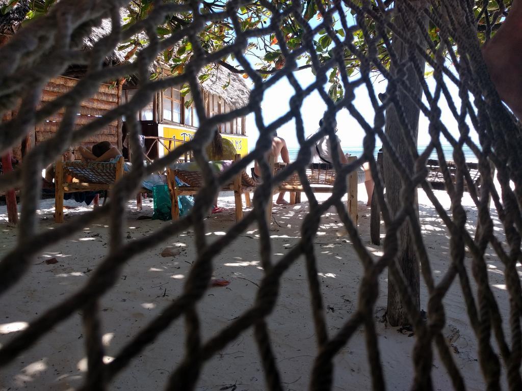 Twisted Palms Lodge & Restaurant ブウェワウ エクステリア 写真