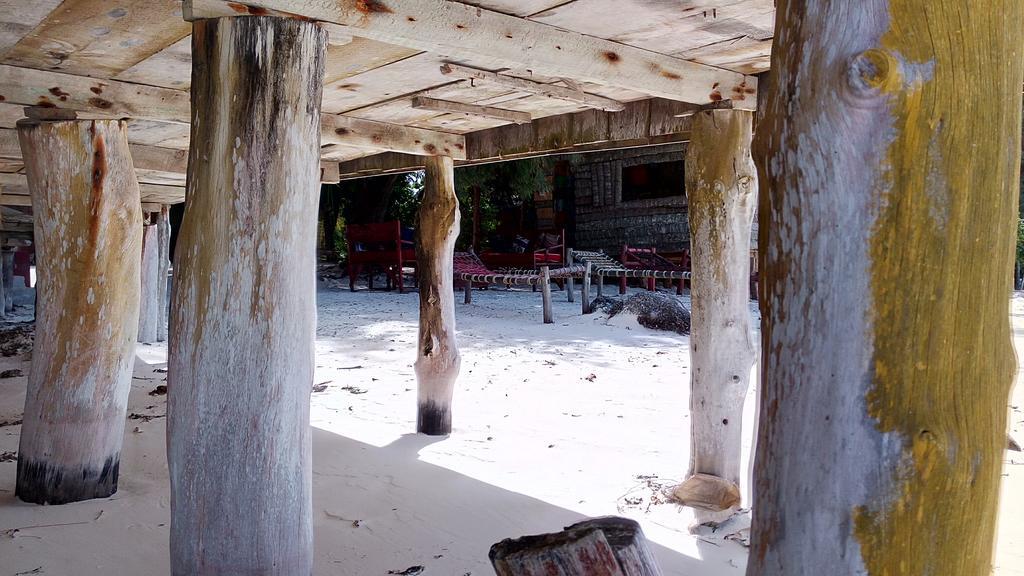 Twisted Palms Lodge & Restaurant ブウェワウ エクステリア 写真