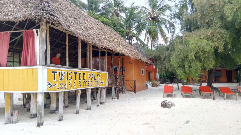 Twisted Palms Lodge & Restaurant ブウェワウ エクステリア 写真