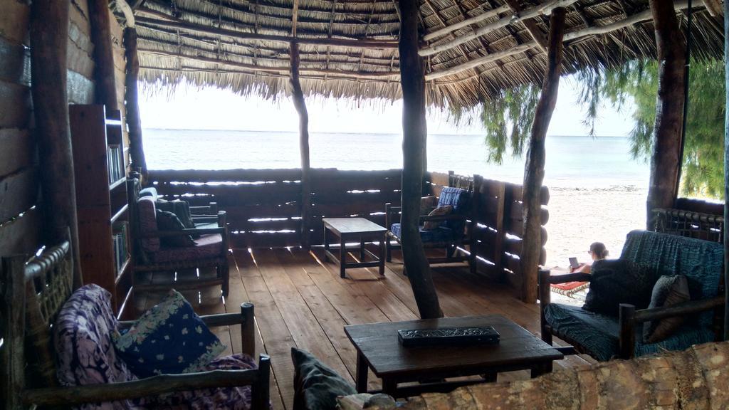 Twisted Palms Lodge & Restaurant ブウェワウ エクステリア 写真